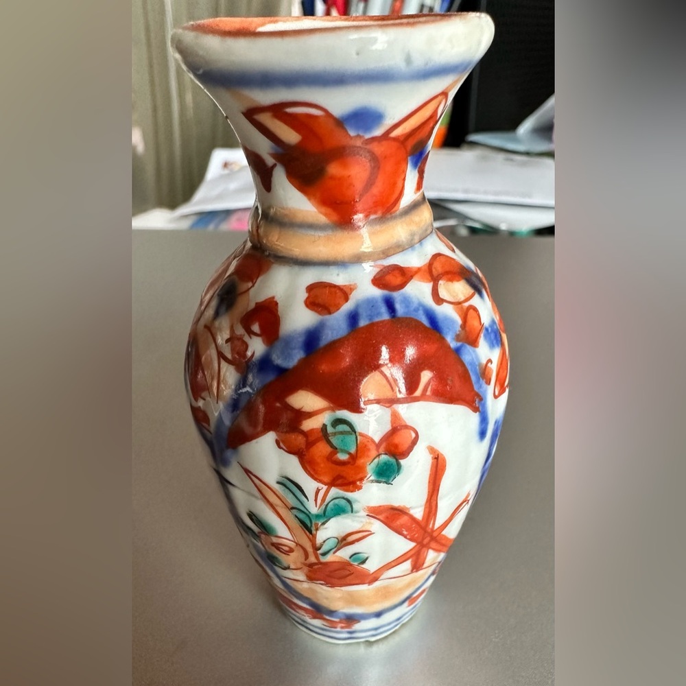 Antique 19th century Imari Porcelain 4” Vase. Red and Blue Design